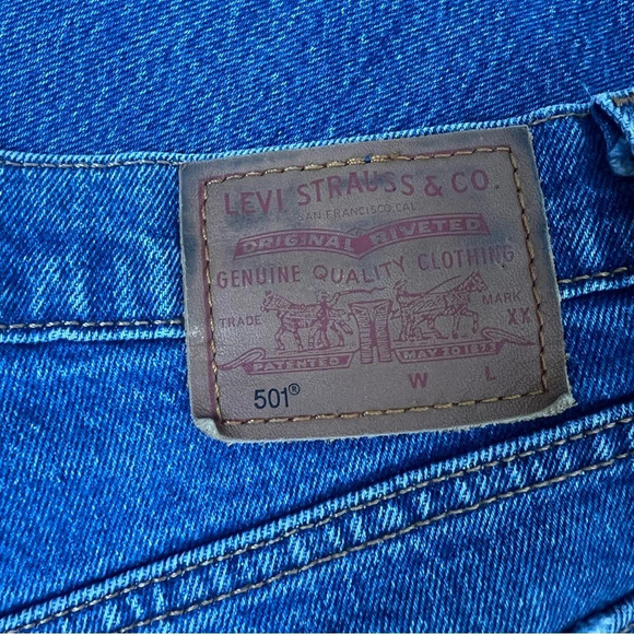 Levi’s 501 High Rise Distressed Crop Jeans Raw Hem Size 26 - Picture 5 of 7